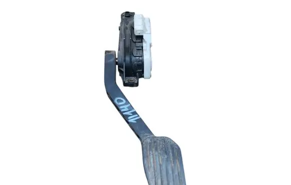 Volvo V70 Accelerator throttle pedal 30683517