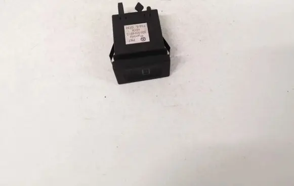 Volkswagen PASSAT B5 Windscreen/window heater switch 3B0959621C