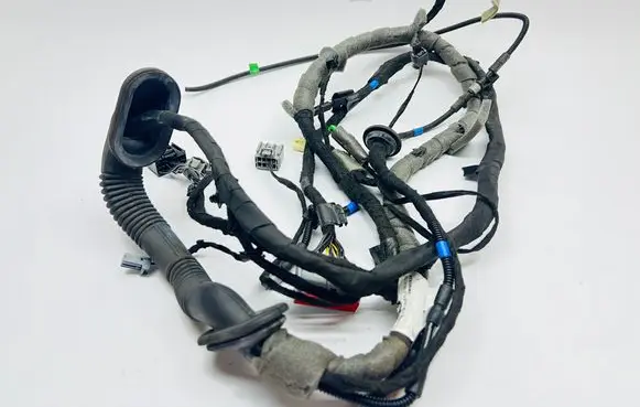 Land Rover Discovery 5 Tailgate/trunk wiring harness KY3240211 B59P0B 270420193