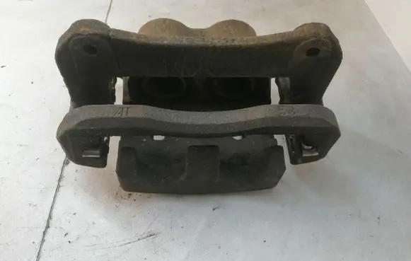 Toyota RAV 4 (XA40) Front brake caliper 4533
