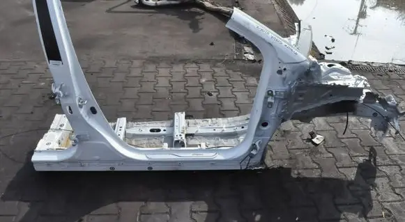 Toyota Yaris Pillar (middle) 