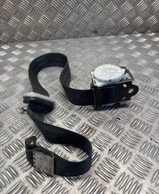 Mitsubishi Shogun Rear seatbelt 0429073