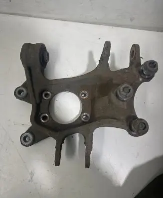 Rear wheel hub spindle/knuckle