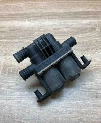 BMW 5 E39 Coolant heater control valve 8374995 1147412137