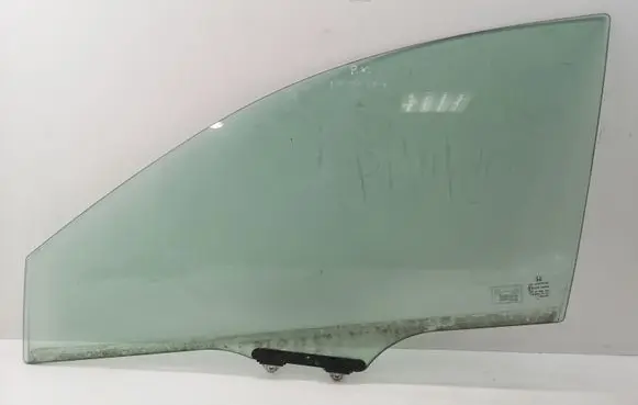 Honda CR-V Front door window glass four-door