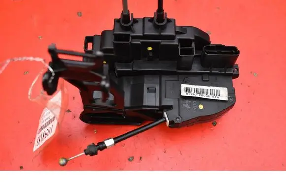 Hyundai Santa Fe Front door lock 813202B030