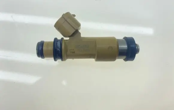 Subaru Legacy Fuel injector 16611AA68B 16611AA