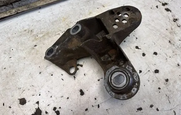 Audi A4 S4 B5 8D Engine mounting bracket 8D0199351H
