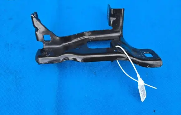BMW 8 G14 Radiator support slam panel bracket 7449411