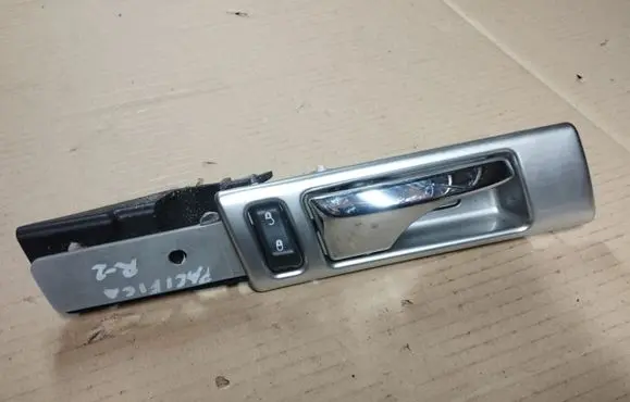 Chrysler Pacifica Rear door interior handle LPM000001644
