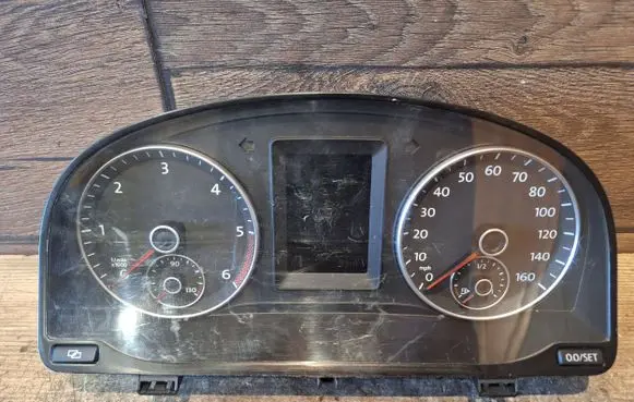Volkswagen Touran II Speedometer (instrument cluster) 1T0920975A 1119013056 VDD02422
