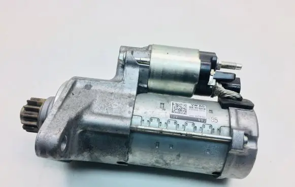 Volkswagen Golf VII Starter motor 02E911024D