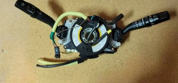 Suzuki Liana Wiper turn signal indicator stalk/switch 3740068JM 17E362