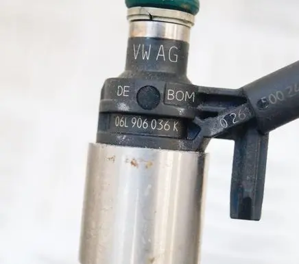 Audi A4 S4 B8 8K Fuel injector 06L906036K