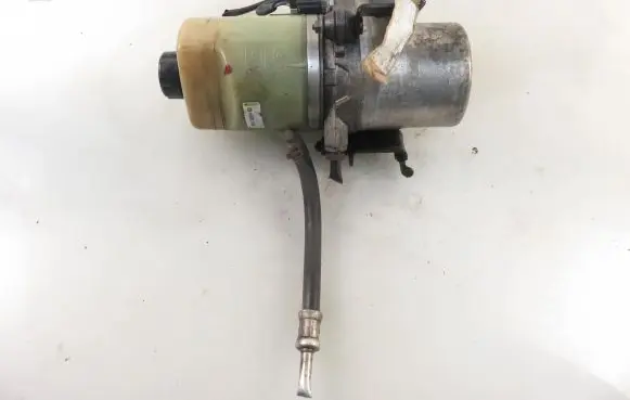 Ford Focus Power steering pump 4M513K514AD