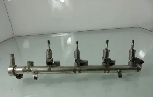 Volvo V70 Fuel injectors set 0261500117