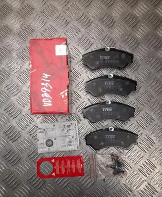 Volkswagen Transporter - Caravelle T4 Brake pads (rear) GDB862