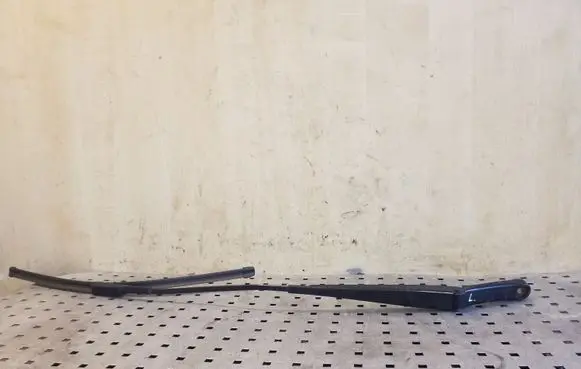 Front wiper blade arm