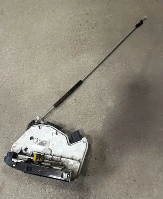 Seat Ibiza IV (6J,6P) Rear door lock 6J0839015A
