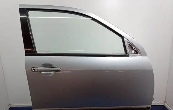 Mitsubishi Outlander Front door