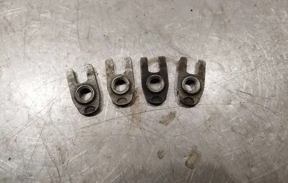 Renault Megane III Fuel Injector clamp holder 1609