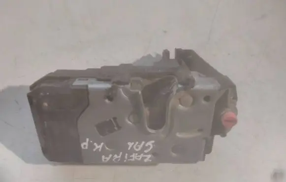 Opel Zafira B Rear door lock 13210738