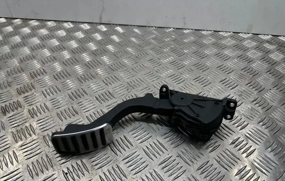 Volvo V50 Accelerator throttle pedal 31290027