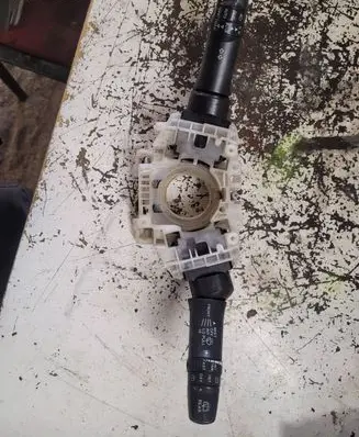 Wiper turn signal indicator stalk/switch