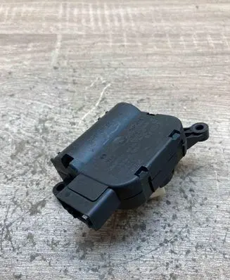 Volkswagen Touran I Air flap motor/actuator 1K1907511G 0132801338