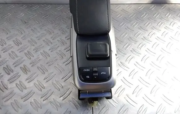 Head unit multimedia control