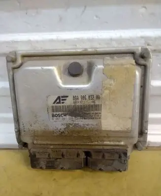 Seat Alhambra (Mk1) Engine control unit/module 06A906032HA 0261207355