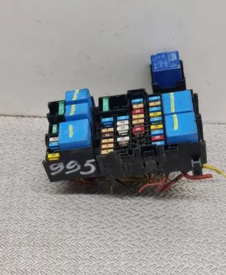 Renault Captur Fuse module 18017641
