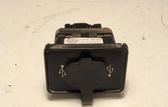 Fiat Bravo USB socket connector 735429751 15198780