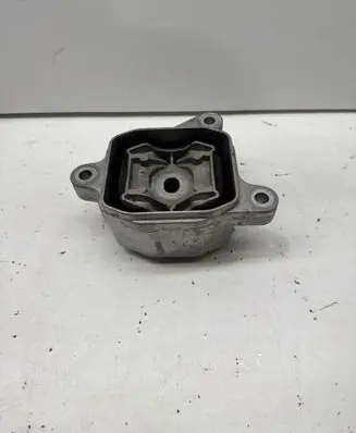 Engine mount bracket