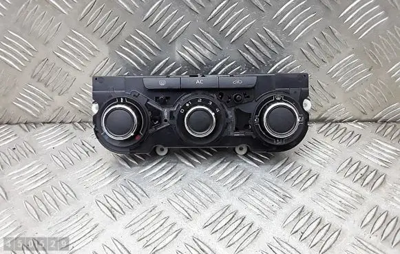 Skoda Octavia Mk2 (1Z) Climate control unit 3t0820047r