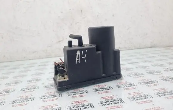 Audi A4 S4 B5 8D Central locking vacuum pump 4A0862257A