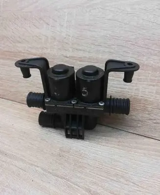 BMW X5 E53 Coolant heater control valve 6910544 090804