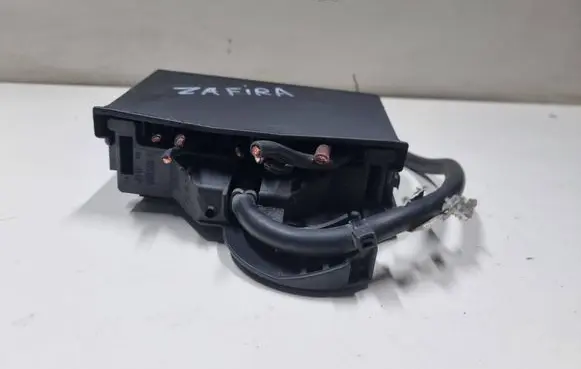 Opel Zafira A Fuse box set 09131668