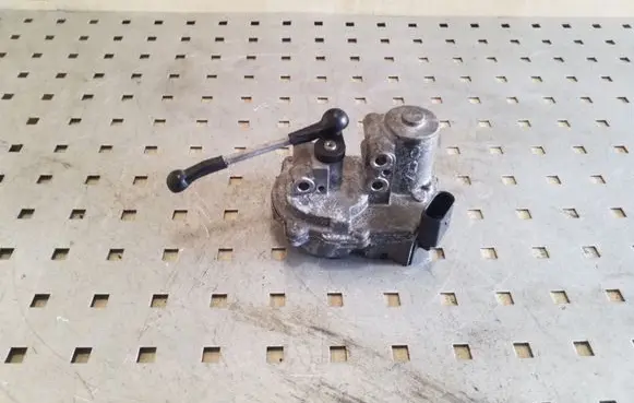 Volkswagen Phaeton Intake manifold valve actuator/motor 059129086D