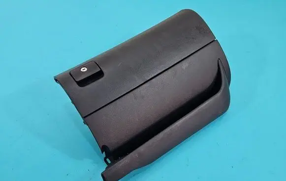 Glove box