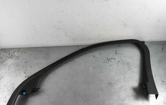Volvo XC40 Front door glass trim molding 31455062