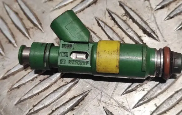 Volvo S60 Fuel injector 9470229