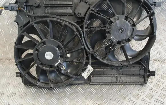 Ford Kuga II Radiator cooling fan shroud 3135103884