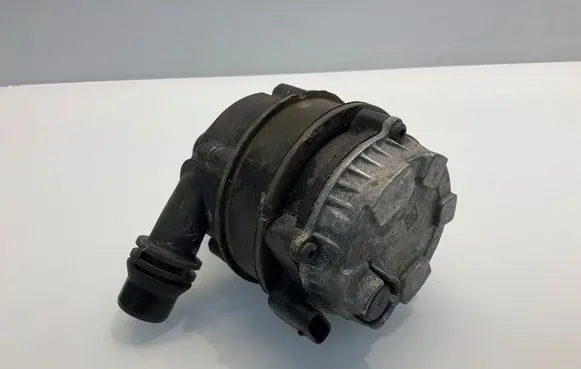 BMW 4 F32 F33 Electric auxiliary coolant/water pump 8637953