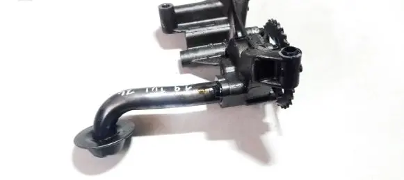 Volkswagen Golf IV Oil pump 06a115121