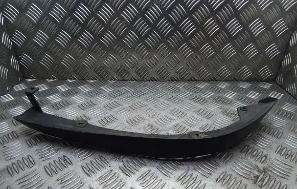 Front bumper lip