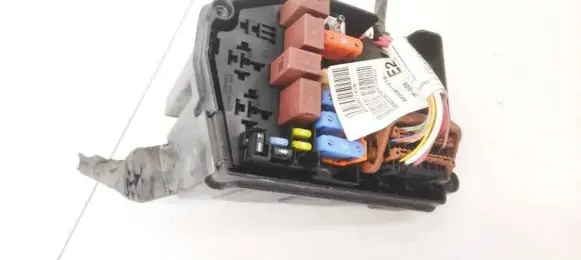 Renault Twingo II Fuse box set 8200811418