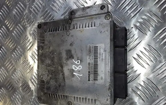 Renault Scenic I Engine control unit/module 0281010819 HOM8200039569 8200166362