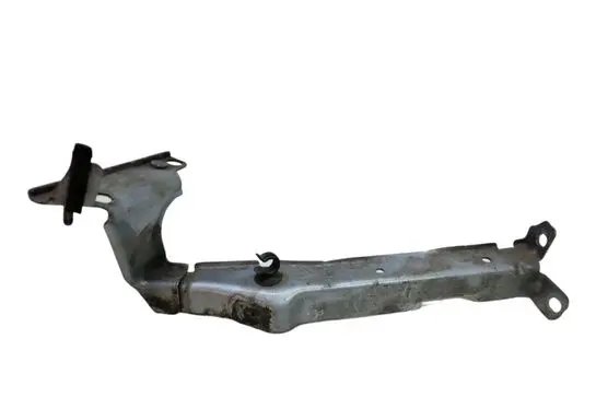 Audi A4 S4 B8 8K Fender mounting bracket 8K0821135C