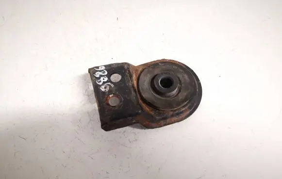 Volvo S40, V40 Radiator mount bracket mr266941